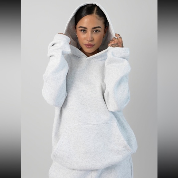 Comfrt Tops - NWT Comfrt ‘Signature’ Hoodie